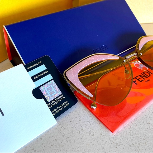 ✨MINE✨Fendi cat-eye glitter sunglasses - Picture 3 of 9